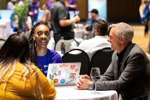 Как бизнес-лидеры могут способствовать приверженности (вместо простого подчинения) своим людям?