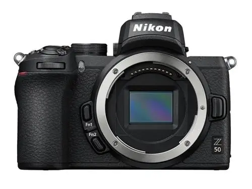Nikon Z50 - беззеркальная камера формата DX с объективом с байонетом Z