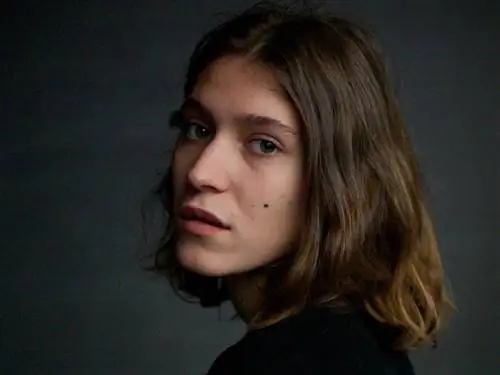 Как Джеймс Нэйрс создает свои трогательные портреты