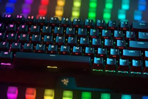 Новая беспроводная клавиатура Razer Blackwidow V3 Mini Hyperspeed с форматом TKL обеспечивает продолжительность работы 200 часов