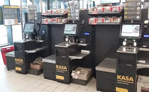 Поляки массово жульничают на кассах самообслуживания. Это очень просто