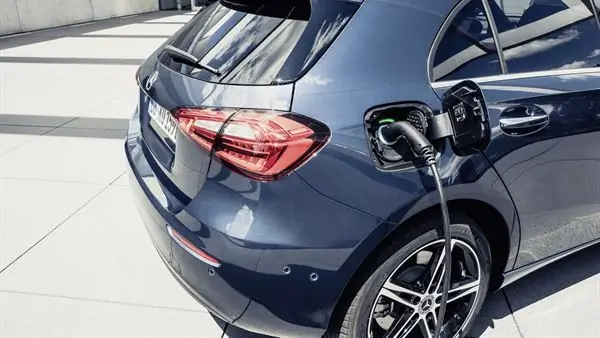 Представлен гибридный двигатель Mercedes A250 e и B250 e