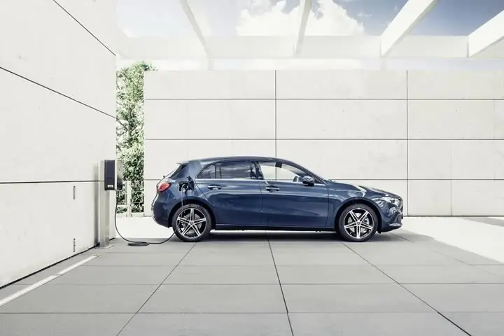 Представлены Mercedes A250 e и B250 e с гибридным двигателем