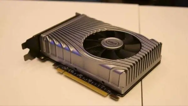 Intel DG1 замечен на SiSoftware