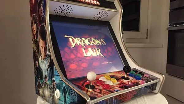 Кампания Microsoft «Очень странные дела» стартовала