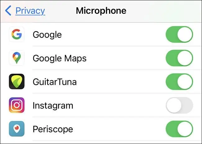 Пример списка приложений iPhone, которые могут получить доступ к вашему микрофону в настройках конфиденциальности Пример списка приложений iPhone, которые могут получить доступ к вашему микрофону в настройках конфиденциальности