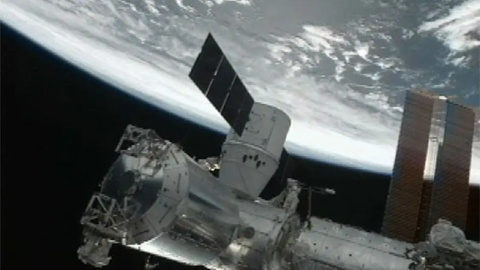 Часы SpaceX Dragon Berth с МКС в прямом эфире