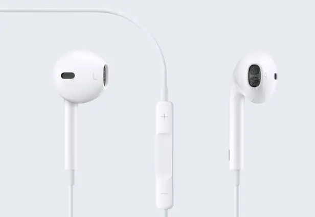 Да, те ужасные белые наушники, которые вы получаете с каждым iPhone, наконец-то получают обновление. Новые вкладыши называются EarPods и имеют портированный дизайн для более глубоких басов. Apple утверждает, что она подошла к дизайну EarPods, сначала разработав их так, чтобы они соответствовали разным типам ушей, а затем разработала драйверы колонок для них