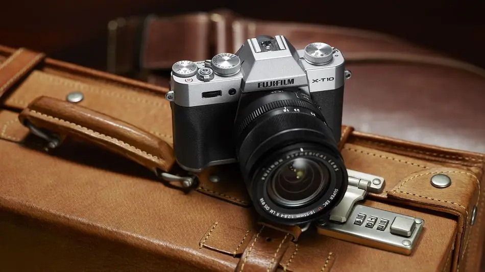 Fujifilm за 800 $ X-T10 вписывает высокую производительность в ретро корпус камеры