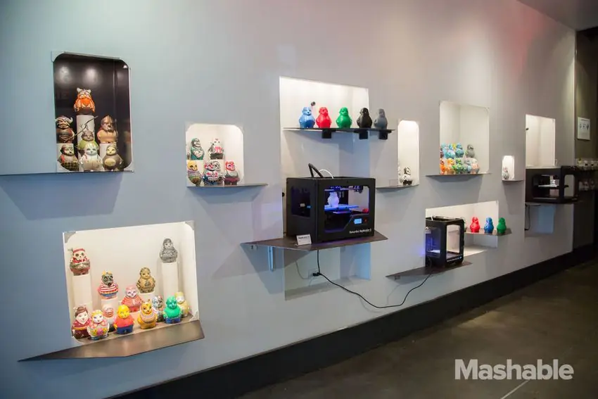 Индивидуальные рисунки Zee выставлены в магазине MakerBot в Нью-Йорке