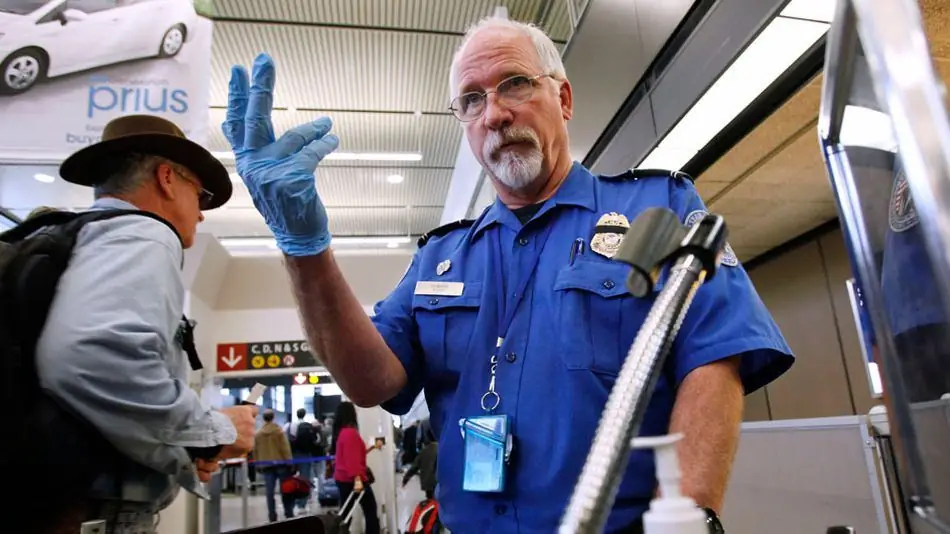 Флаеры TSA в США: включите свои мобильные телефоны перед посадкой