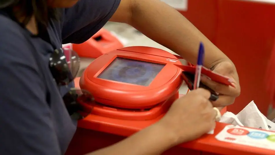 Кредитные карты, похищенные у цели, наводняют черный рынок: отчет