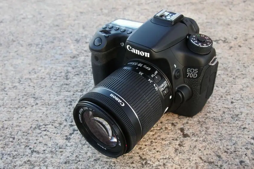 EOS 70D - новейшая рабочая лошадка DSLR от Canon. Он заменяет 60D, выпущенный в 2010 году. Предназначенный для производителей видео и пользователей, желающих перейти от зеркальных камер начального уровня, 70D стоит 1200 долларов (только корпус)