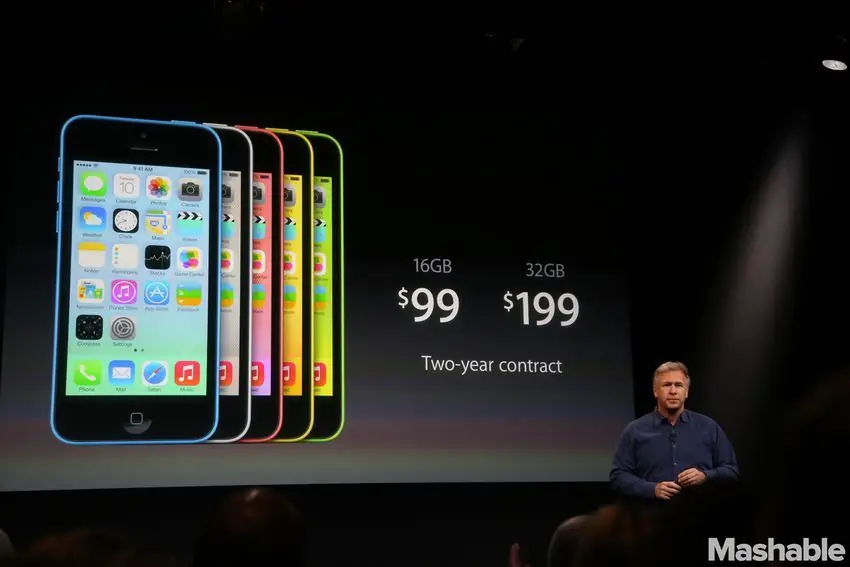 Филипп В. Шиллер, старший вице-президент по международному маркетингу в Apple, раскрывает цены на iPhone 5C