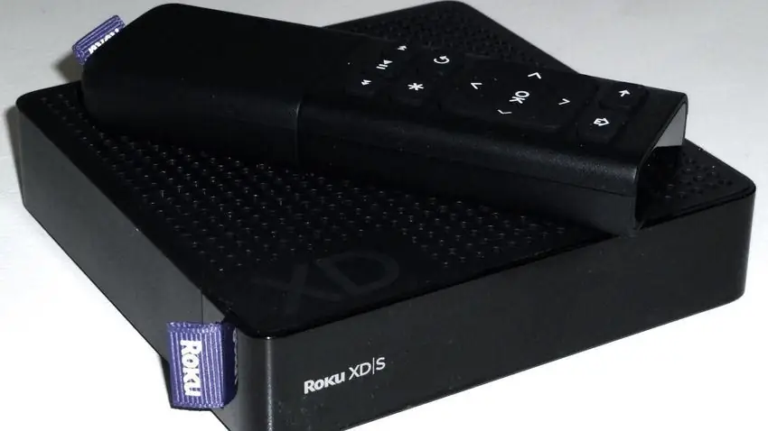 Если ваша мама всегда рекомендует вам что-то смотреть и кажется, что вы подключены к телевизору больше, чем вы, подумайте о том, чтобы подарить ей Roku 3. Эта маленькая коробочка идеально сочетается с развлекательной системой и обеспечивает HD-развлечения для любого интереса. Сотни каналов Року означают, что твоя мама найдет что-то интересное. Вы также можете просматривать и контролировать его еще проще с помощью приложений для Android и iOS. Этот Roku также включает в себя пульт дистанционного управления Bluetooth, который позволяет играть в такие игры, как Angry Birds, для тех мам, которые также являются любителями мобильных игр