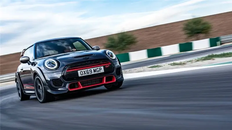 MINI John Cooper Works GP: самый быстрый MINI в истории прибыл в Чили