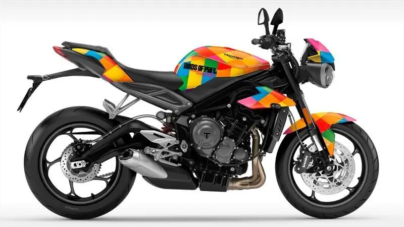 Харли Квинн выбирает красочный Triumph Street Triple RS для Birds of Pray