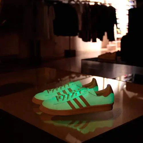 Adidas Originals Glow In The Dark Campus 80s делает светящиеся палочки ненужными