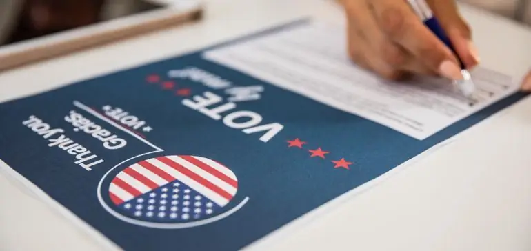 Facebook представляет новые инструменты информирования о выборах, стремясь привлечь к участию больше пользователей