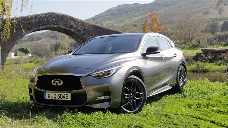 Кроссовер убил машину и съел ей мозги