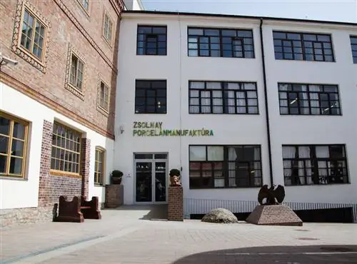 Frederique-Constant-Classics-Art-Of-Porcelain-FC-302P4S6-zsolnay-manufacture-5