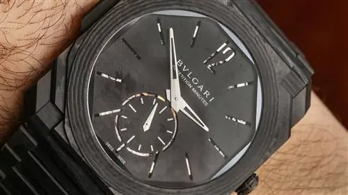 часы bulgari octo finissimo с минутным репетиром из карбона