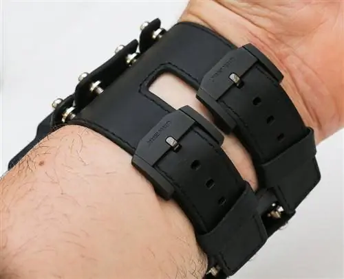 Urwerk-UR-1001-Titan-карманные часы-браслет-5