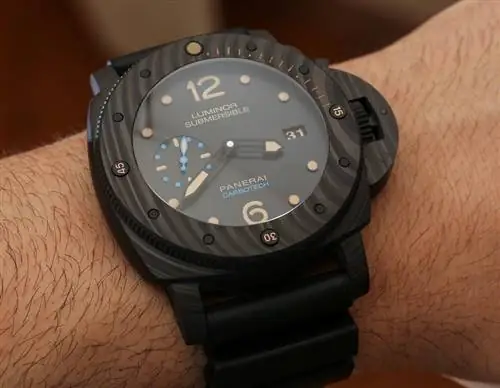 Panerai-Luminor-Submersible-1950-Carbotech-3-Days-Automatic-PAM616-2