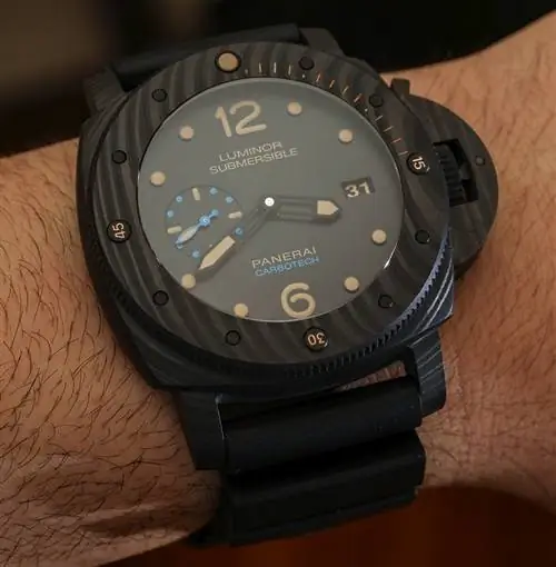 Panerai-Luminor-Submersible-1950-Carbotech-3-Days-Automatic-PAM616-4