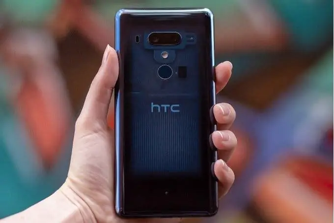 задняя часть HTC U12+