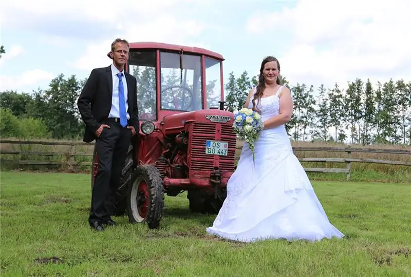 Летняя свадьба с трактором