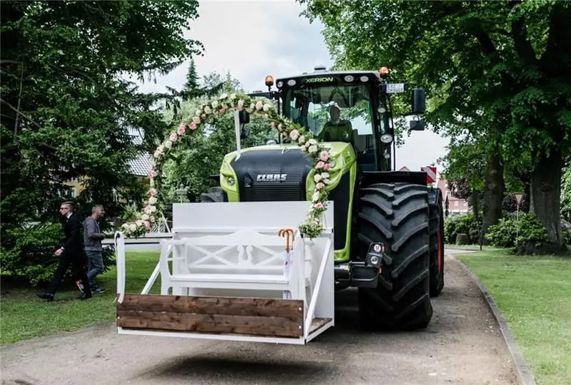 Украшенный трактор на свадьбу