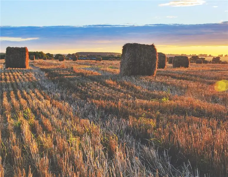 Близкое тепло из соломы и сена