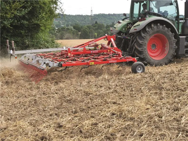 Güttler SuperMaxx на стерне позади Fendt Güttler SuperMaxx на стерне позади Fendt