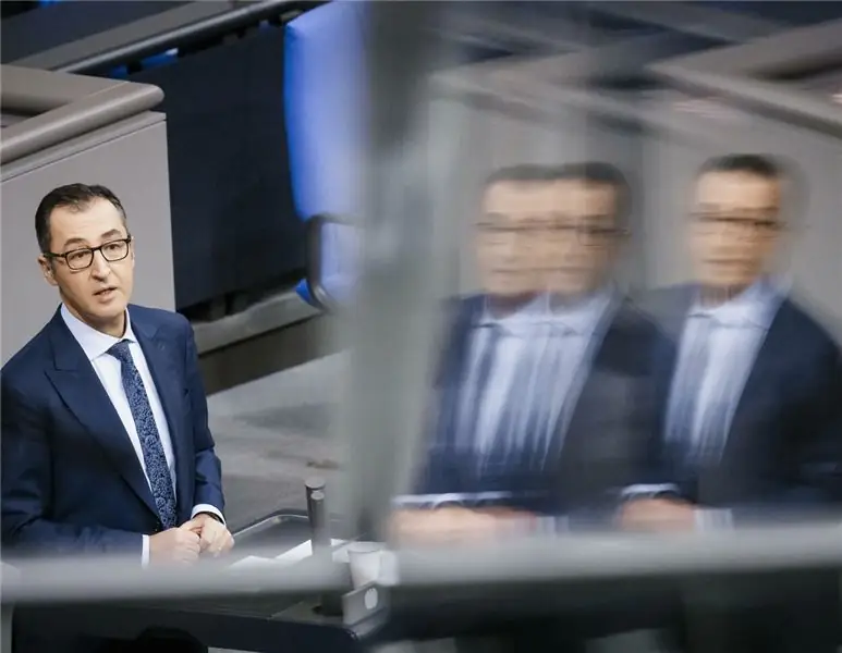 Оздемир не должен становиться министром объявлений