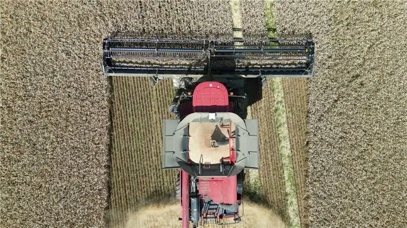 Зерноуборочный комбайн Герхарда Одинги в действии: Case 9230 с 12-метровой жаткой Honey Bee