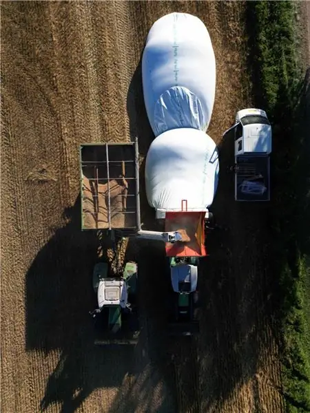 Вот так выглядит загрузка трубной машины с высоты птичьего полета. Трубка почти 250 т пшеницы при длине около 75 метров