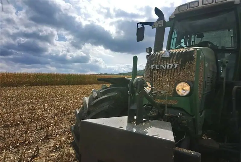 дождь и трактор