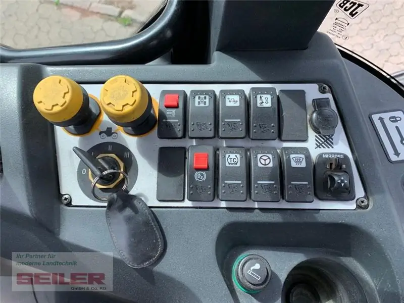 Трактор JCB Fastrac 3230-65 Xtra фото 12