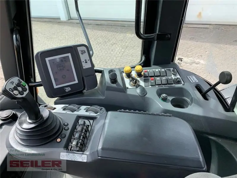 Трактор JCB Fastrac 3230-65 Xtra фото 13