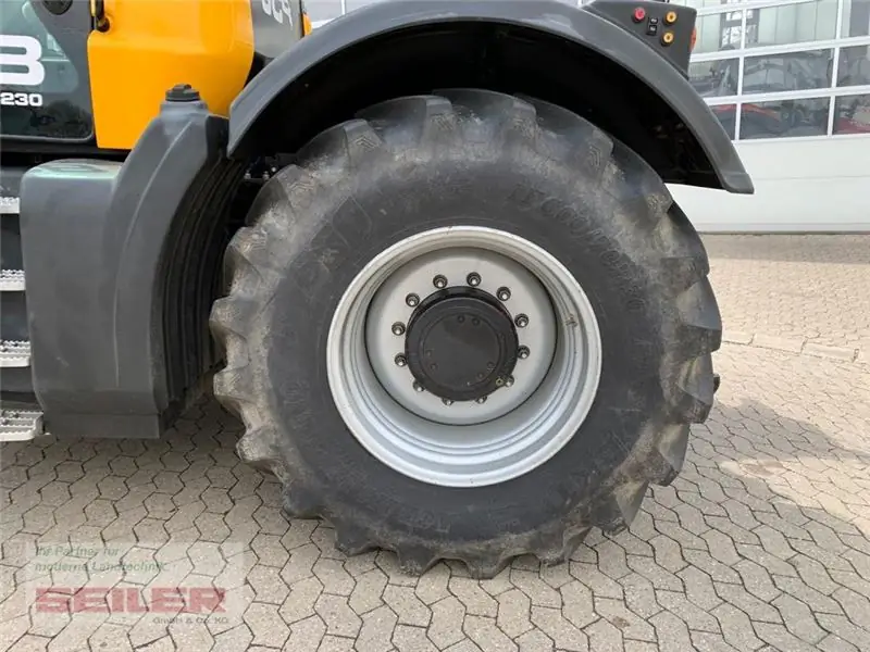 Трактор JCB Fastrac 3230-65 Xtra фото 8