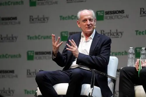 Стюарт Рассел о том, как сделать ИИ «совместимым с человеком»