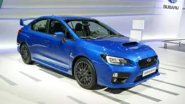 Subaru WRX STI 2014: синий передний бампер