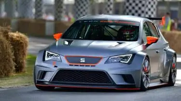 Гонщик SEAT Leon Cup