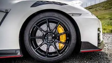 McLaren 600LT против Porsche 911 GT3 против Nissan GT-R Nismo