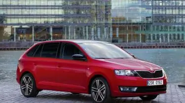 Skoda Rapid Spaceback красный