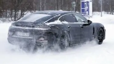 Шпион Porsche Panamera 2023 - сзади