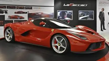 Фернандо Алонсо за рулем LaFerrari: видео