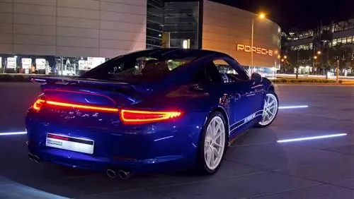 Porsche 911 чествует фанатов Facebook