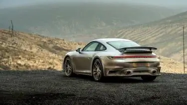 Porsche 911 Turbo S HUL серебристый - задняя статика